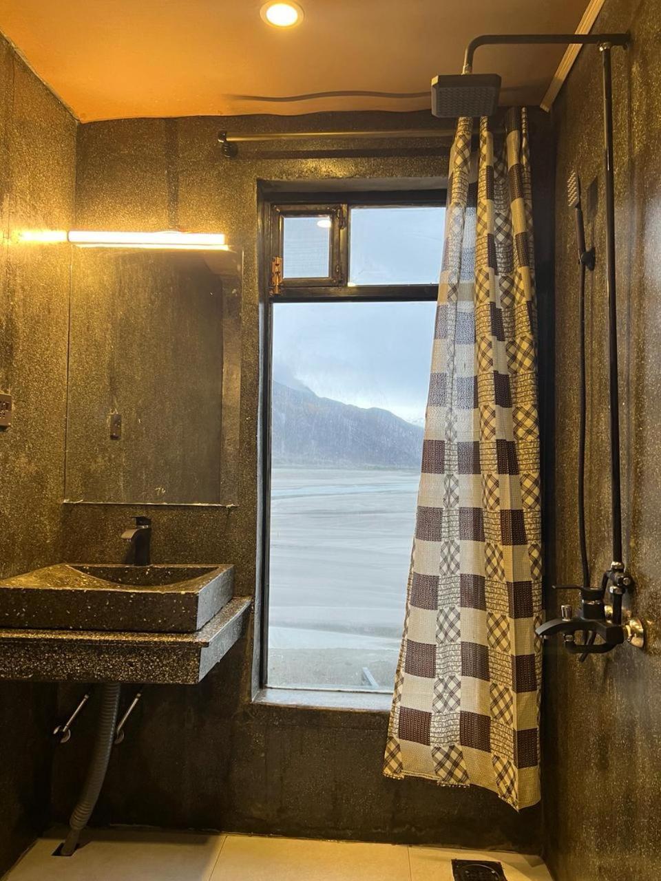 Eat And Read Hotel Skardu Rum bild